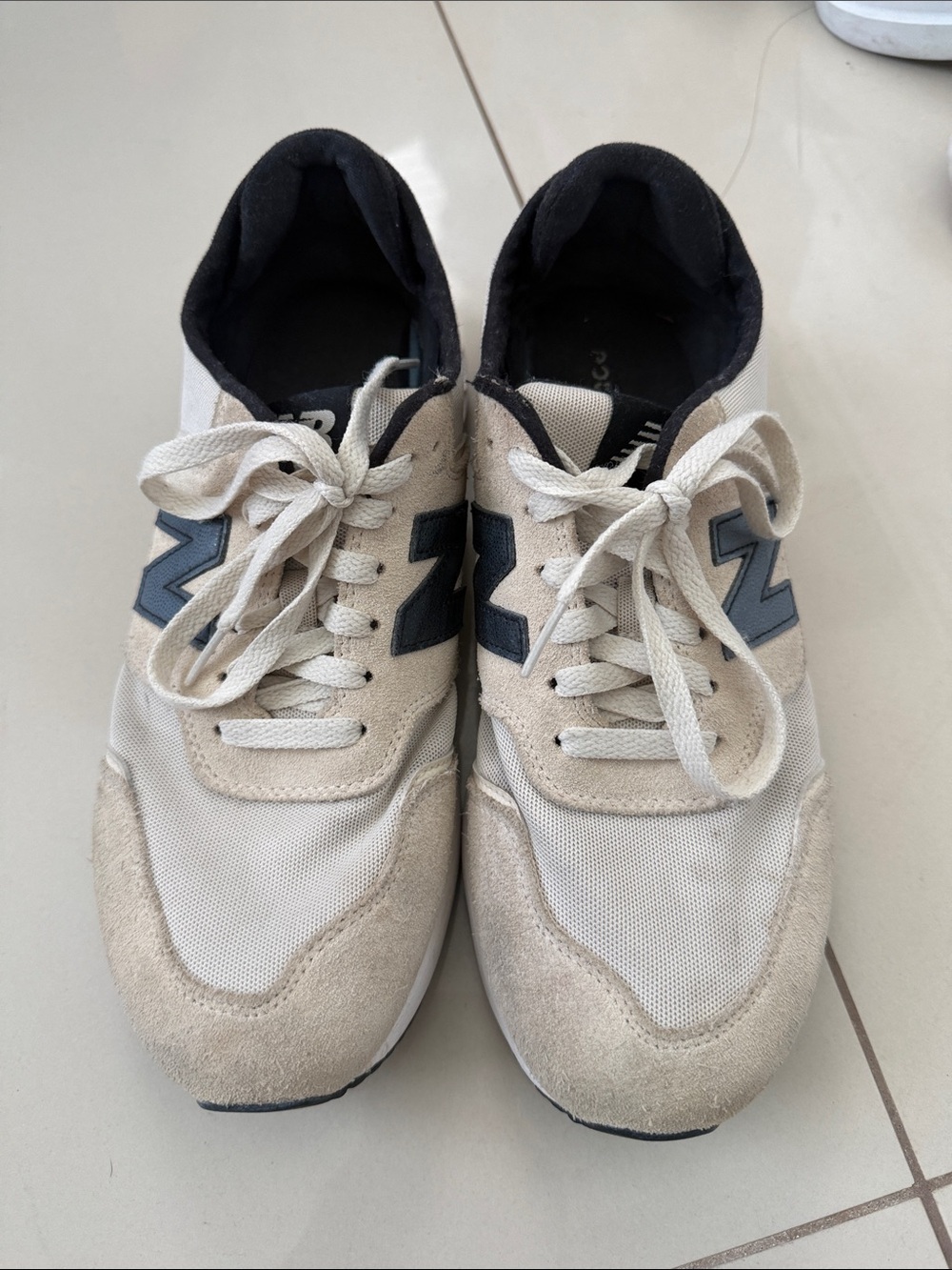New Balance Men’s Cream Sneakers with Navy 'N'